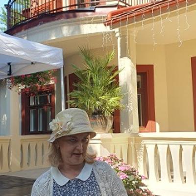 Ponia Adele Prie Tado Ivanausko Namelis Obelyneje